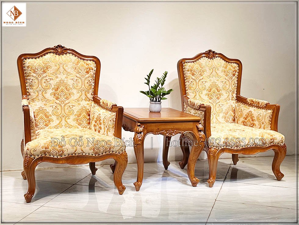 Khung ghế được làm từ chất liệu gỗ gõ và vải bọc ghế là vải nỉ 