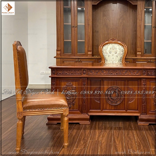 Phòng Giám Đốc Với Bộ Tủ Ghế Bàn Trống Đồng