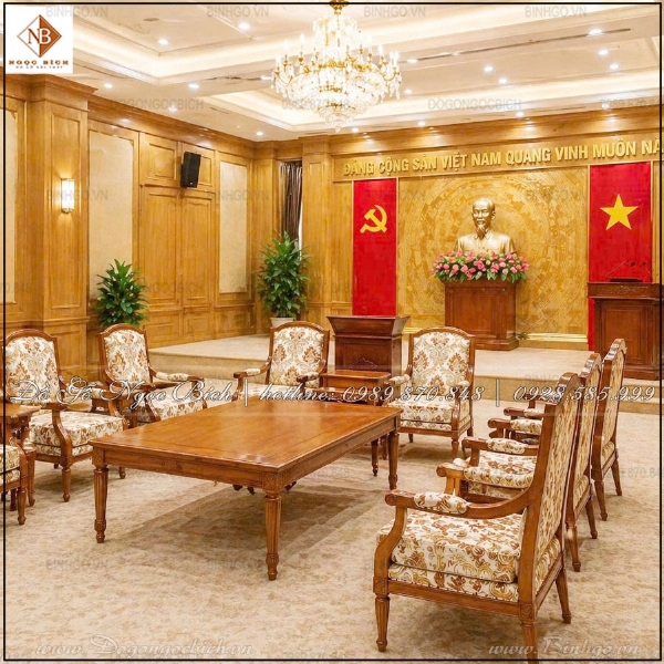 Giải Pháp Nội Thất Phòng Khánh Tiết Sang Trọng Với Bộ Bàn Ghế Gỗ Tự Nhiên