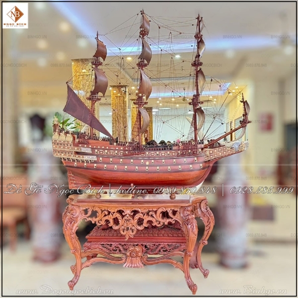 Mô hình thuyền buồm gỗ dài 2 mét đầy khí chất