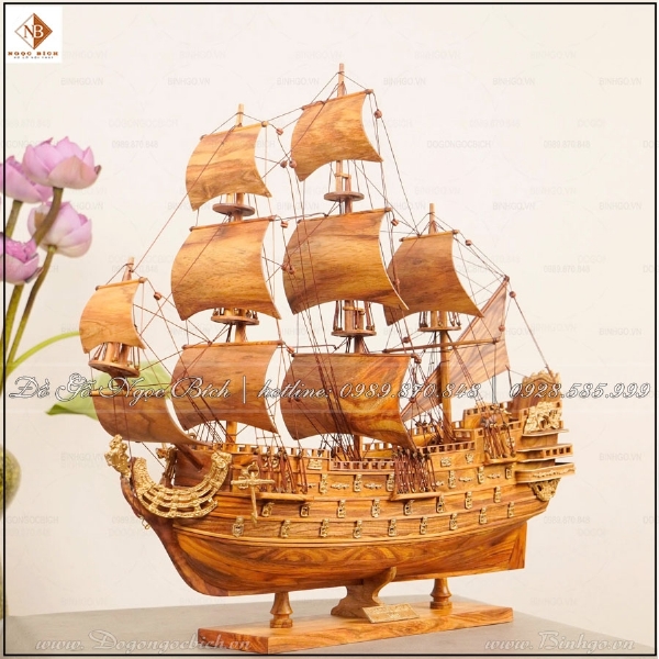 Mô hình thuyền gỗ sưa dài 40cm 