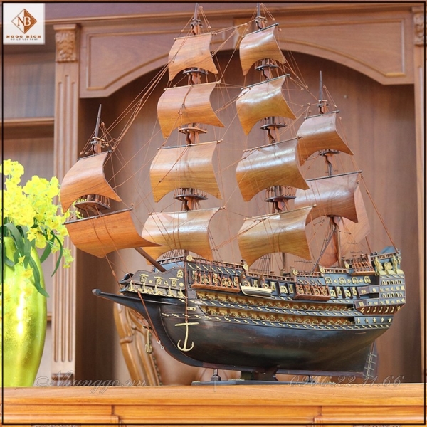 Mẫu thuyền gỗ trắc buồm hương 