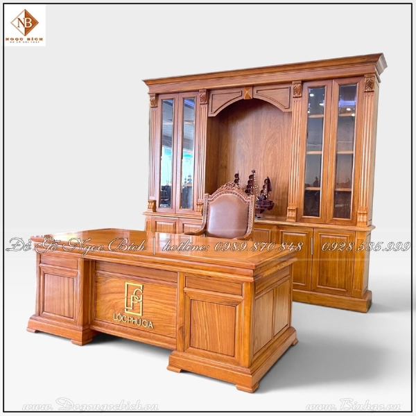 Bàn Gỗ Gõ Đỏ Khắc Logo Doanh Nghiệp Tạo Dấu Ấn Riêng 