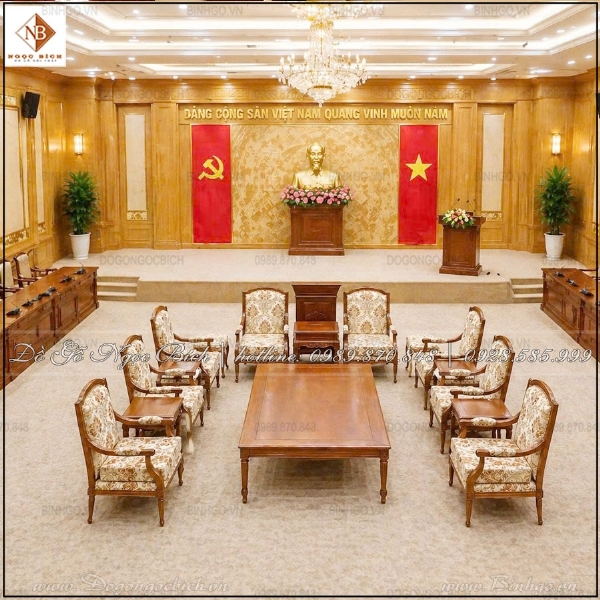 Giải Pháp Nội Thất Phòng Khánh Tiết Sang Trọng Với Bộ Bàn Ghế Gỗ Tự Nhiên