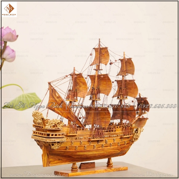 Mô hình thuyền gỗ sưa dài 40cm 