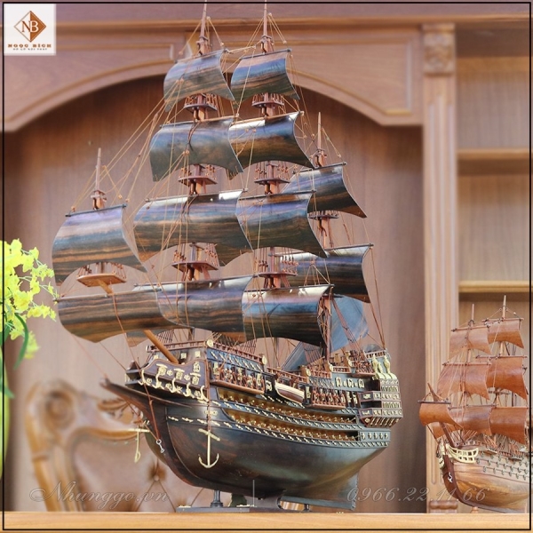 Thuyền buồm gỗ mun kích thước dài 100cm