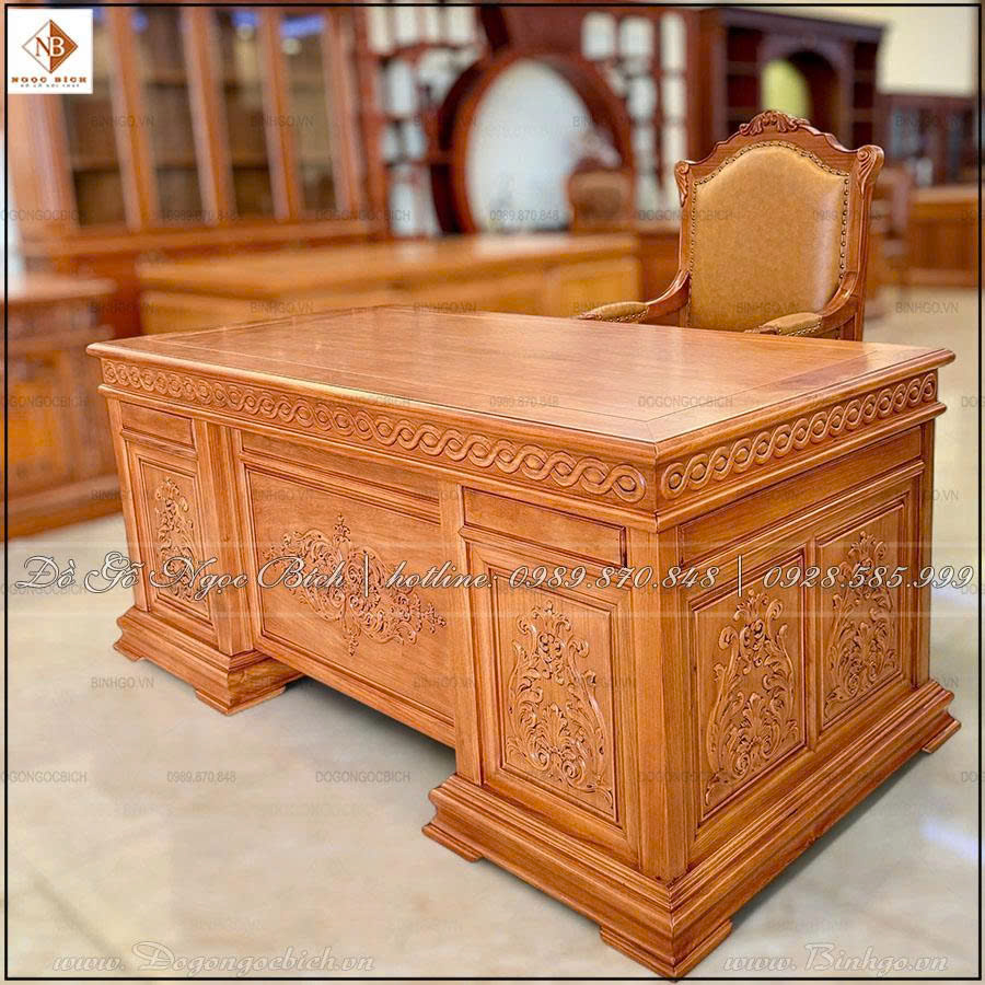 Bàn làm từ chất liệu gỗ tự nhiên và được xử lí kĩ lưỡng với lớp sơn pu bóng đẹp