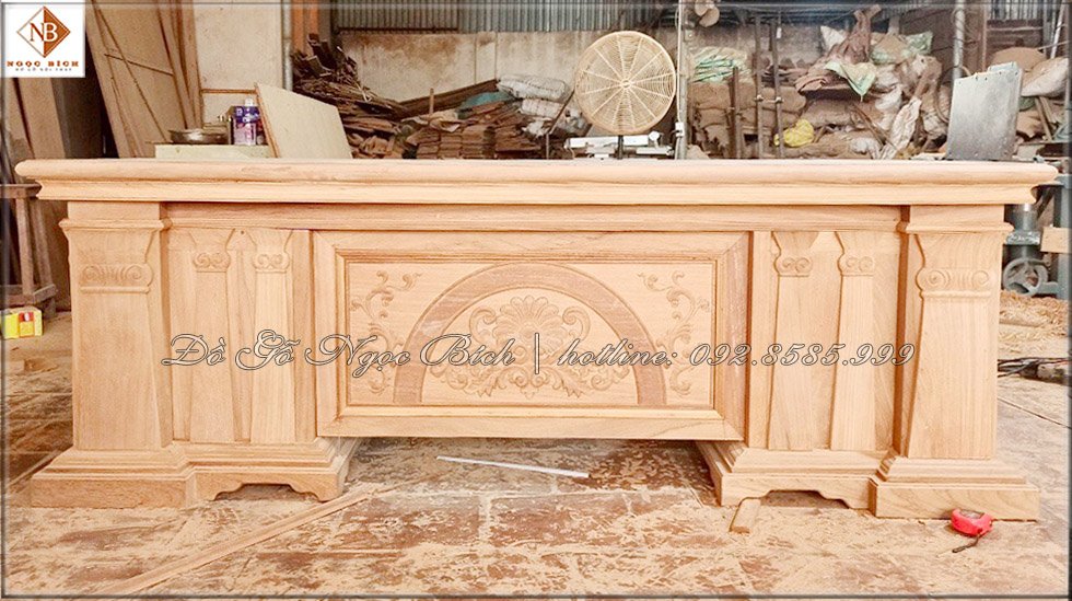 Bàn làm việc lãnh đạo Italy cổ điển đang sản xuất