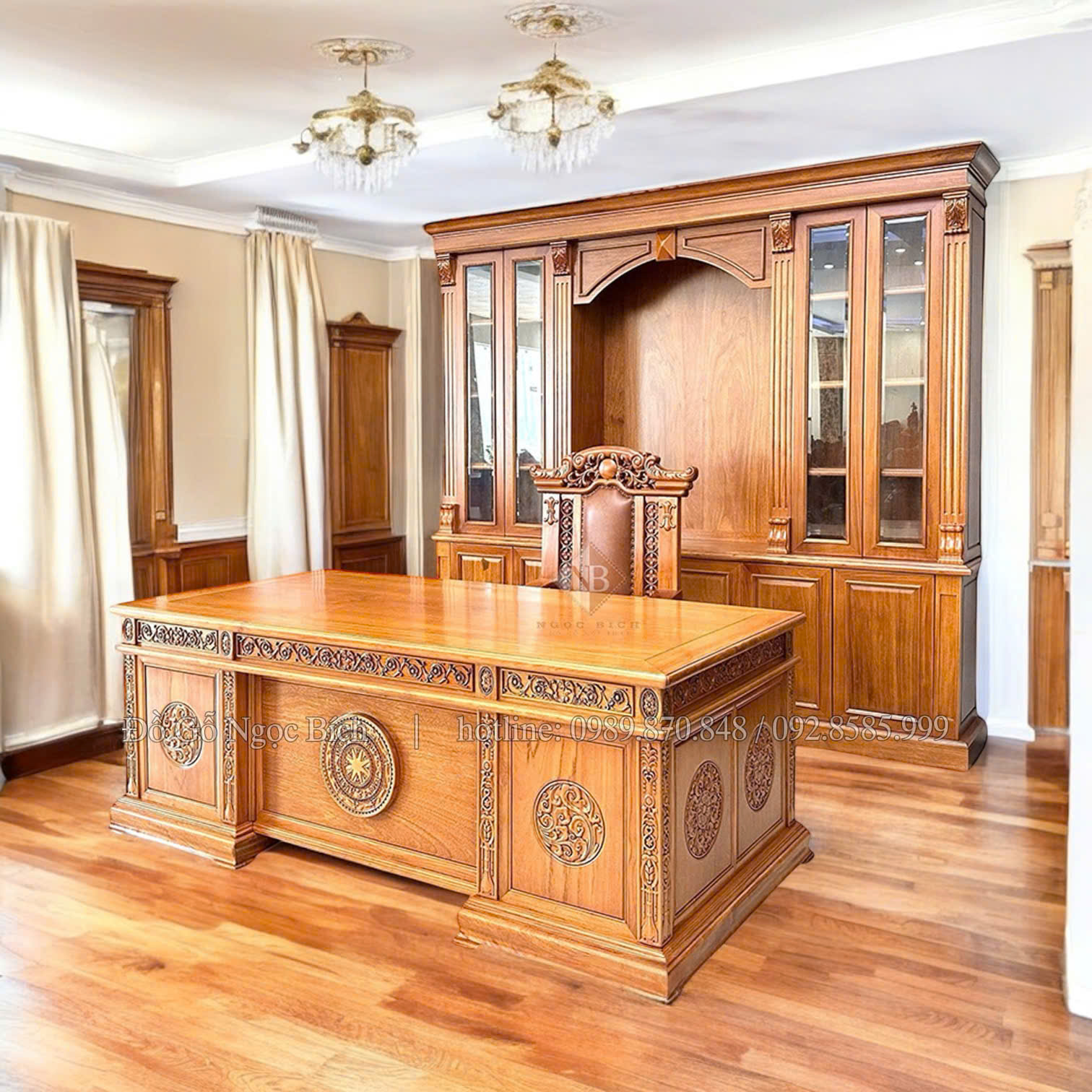 Bàn làm việc mẫu Trống Đồng là sự kết hợp hoàn hảo giữa thiết kế truyền thống và hiện đại