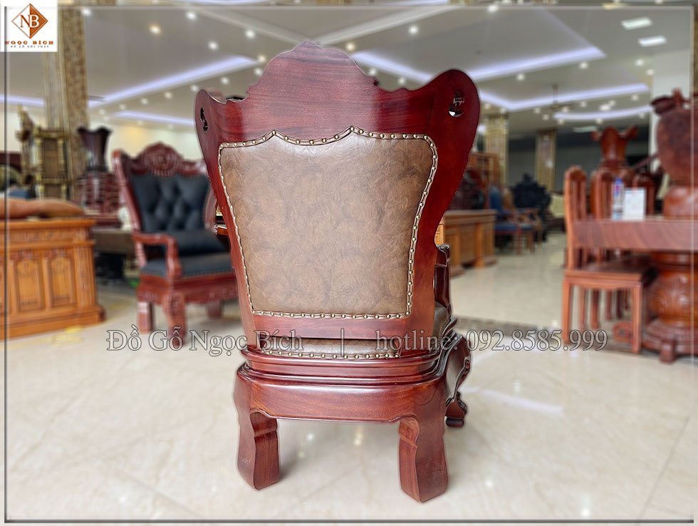 Ghế được bọc đệm dày nên khi ngồi làm việc lâu sẽ không bị mỏi