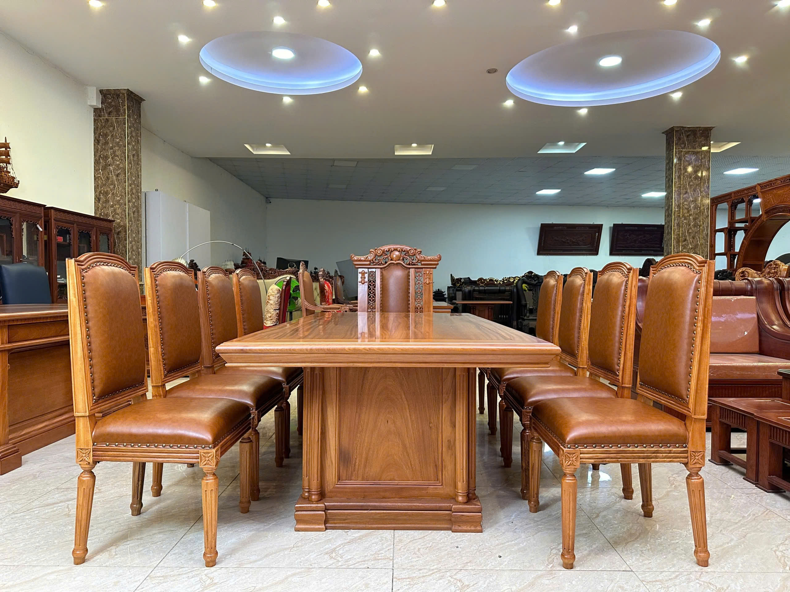 Ghế Chủ Tọa là biểu tượng của quyền lực và sự quyết đoán