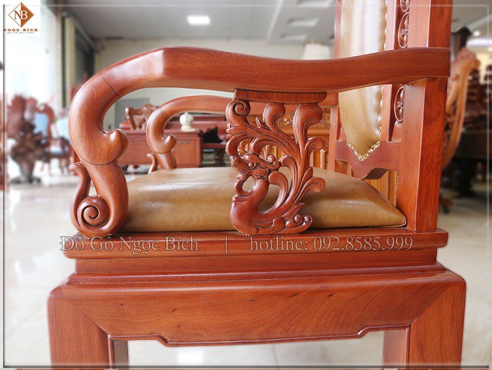 Thiết kế tay ghế như vậy giúp khi đặt tay thải mái , giúp thả lỏng xương khớp