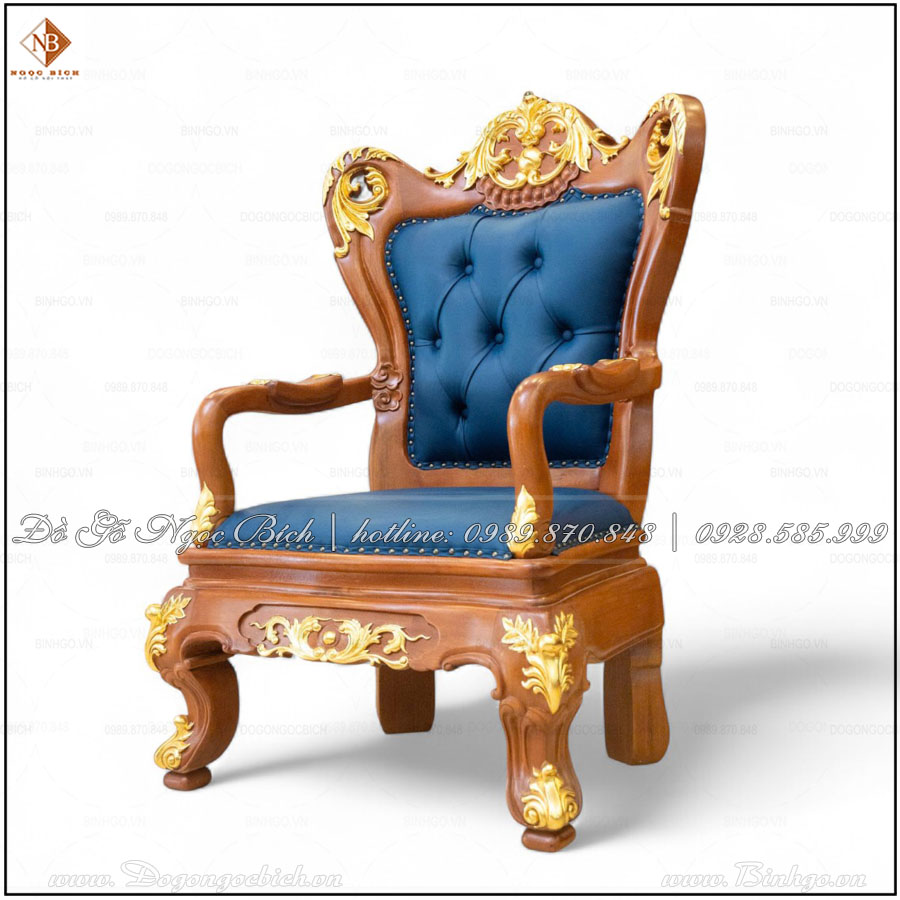 Chiếc ghế được bọc da xanh dương cao cấp