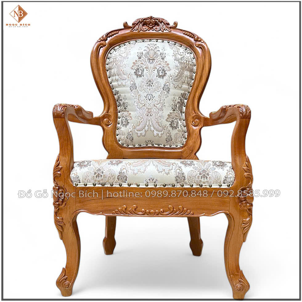 Chiếc ghế làm nổi bật không gian làm việc