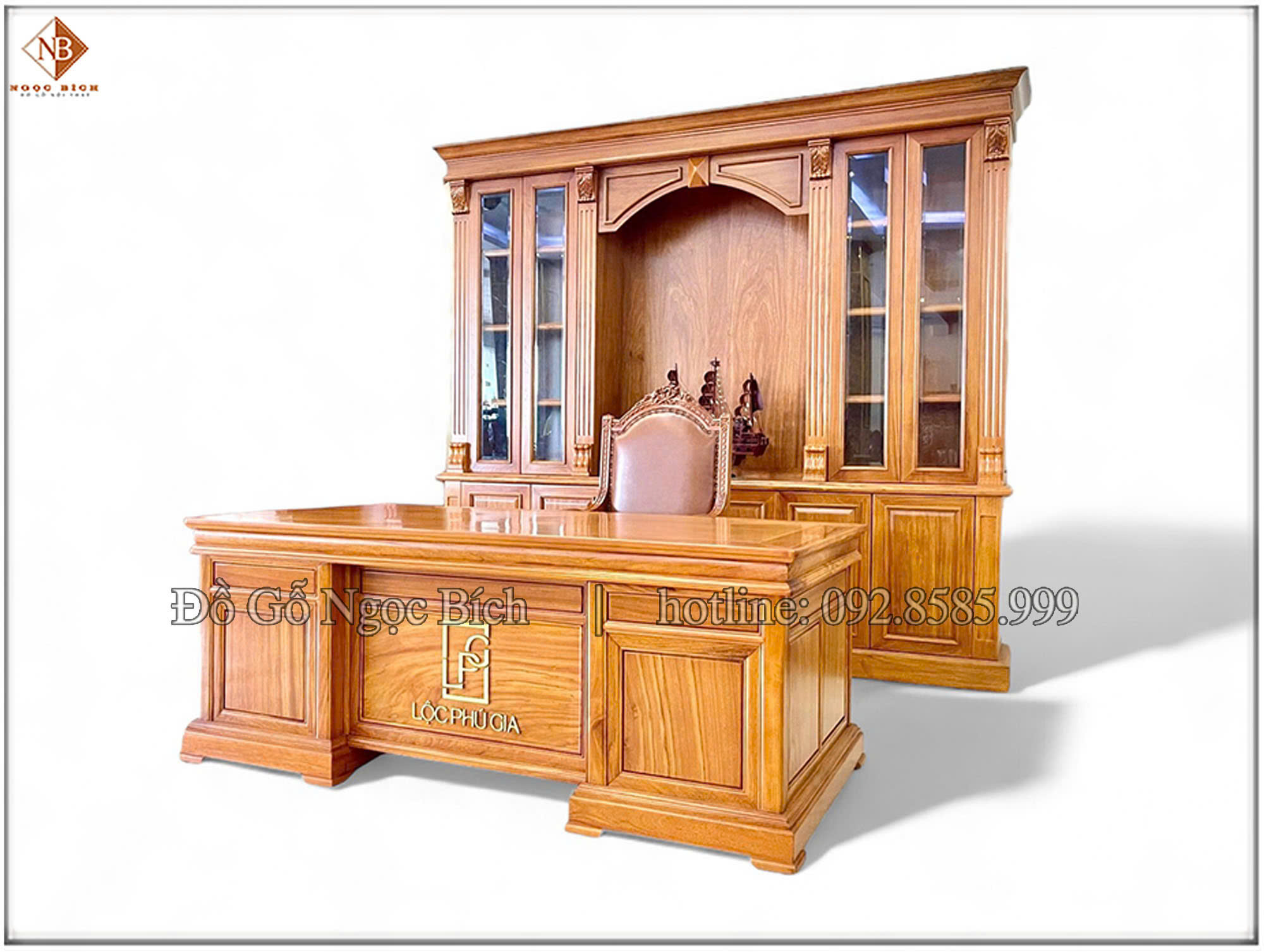 Combo được làm từ chất liệu gỗ gõ đỏ bền bỉ , sang trọng