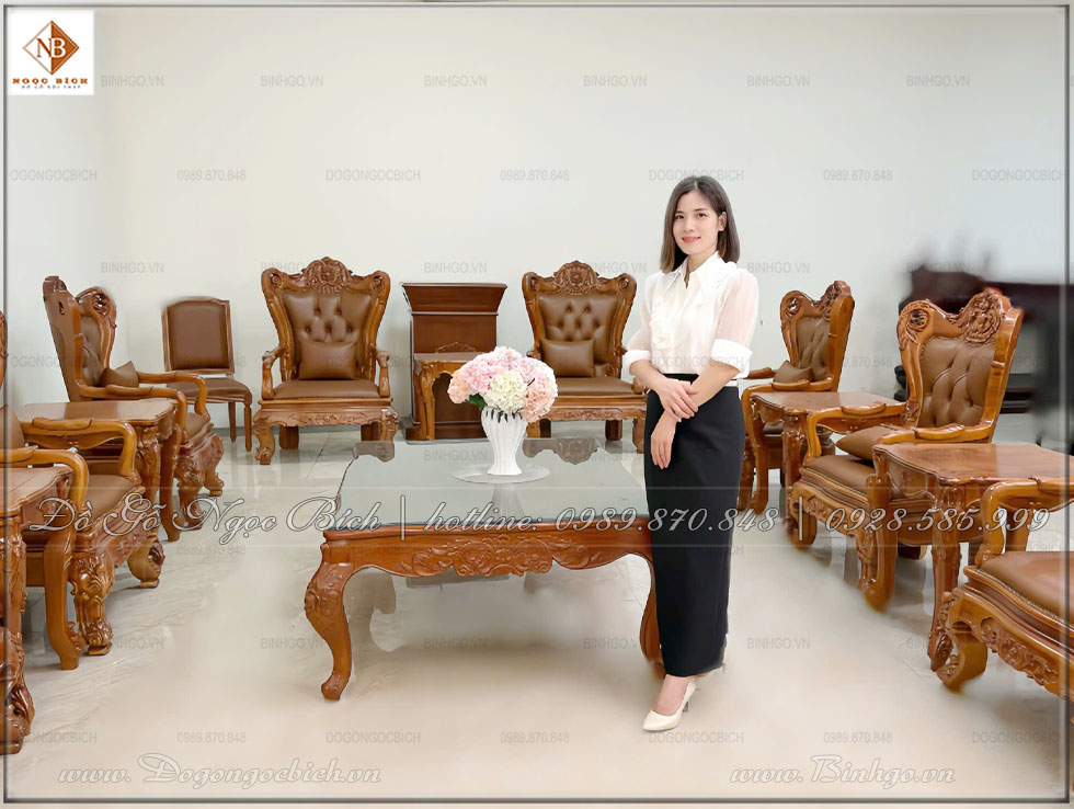 Bộ sản phẩm nội thất phòng khánh tiết gỗ tự nhiên thể hiện sự tôn nghiêm , đẳng cấp của người sử dụng 