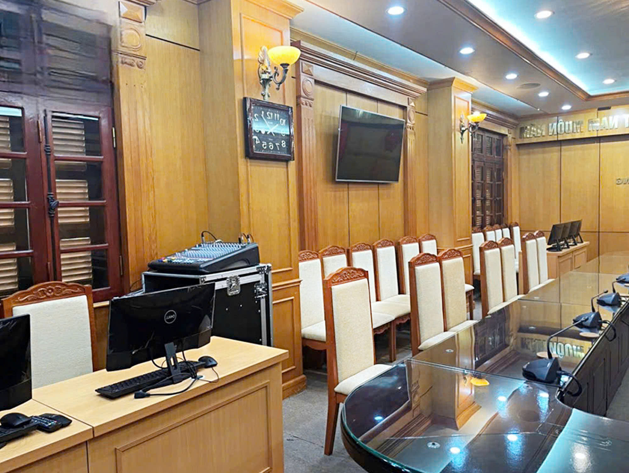 Cần chú trọng đến không gian phòng họp sao cho linh hoạt , hiện đại