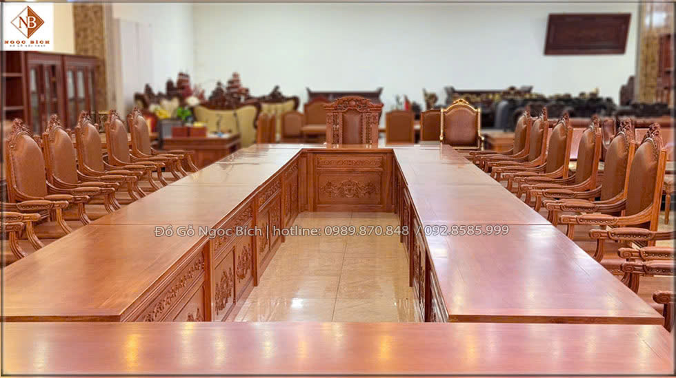 Thiết kế bàn chữ U giúp tăng tính chuyên nghiệp , linh hoạt khi sử dụng