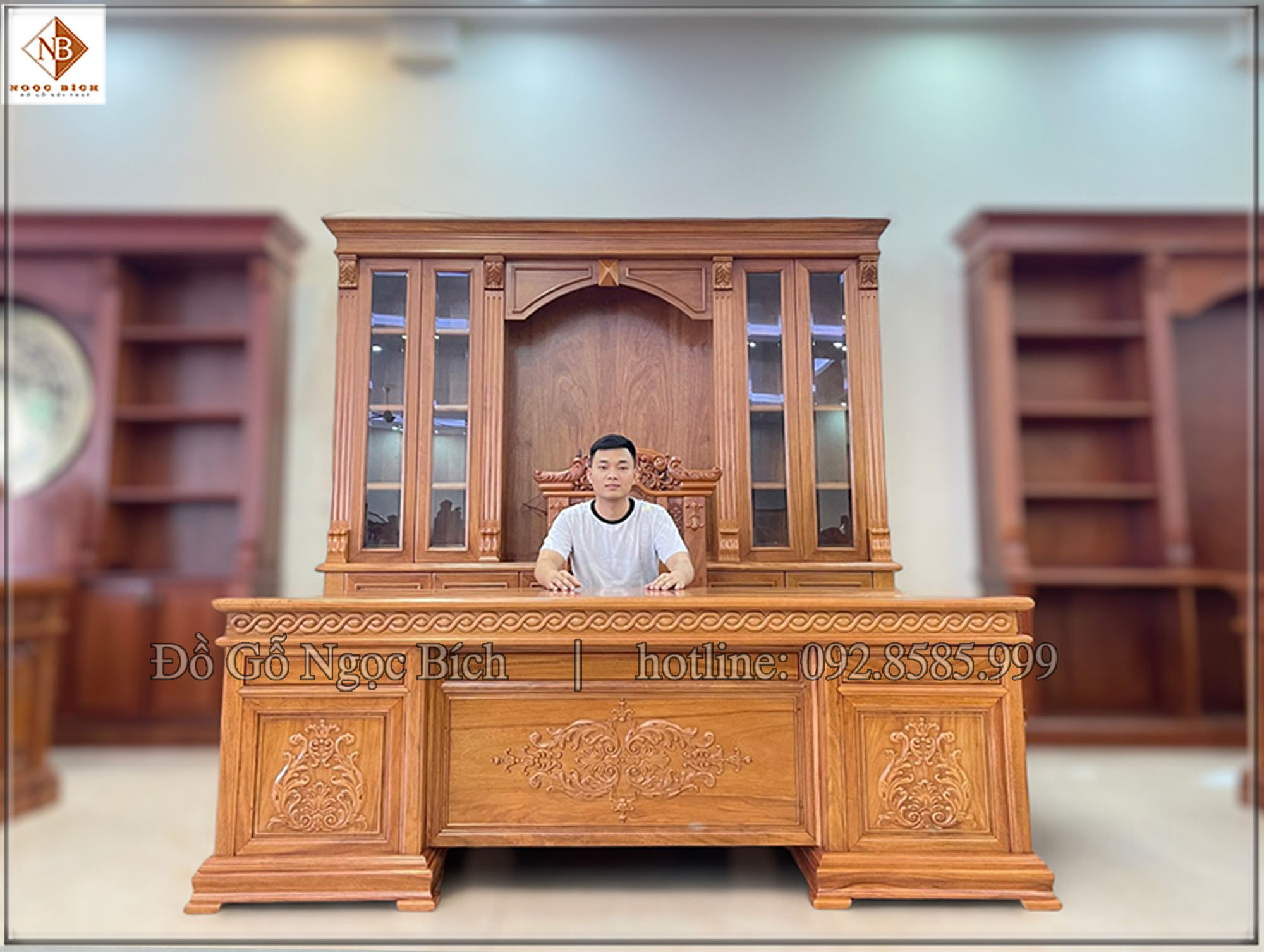 ban_giam_doc_hoa_la_tay (1).jpg